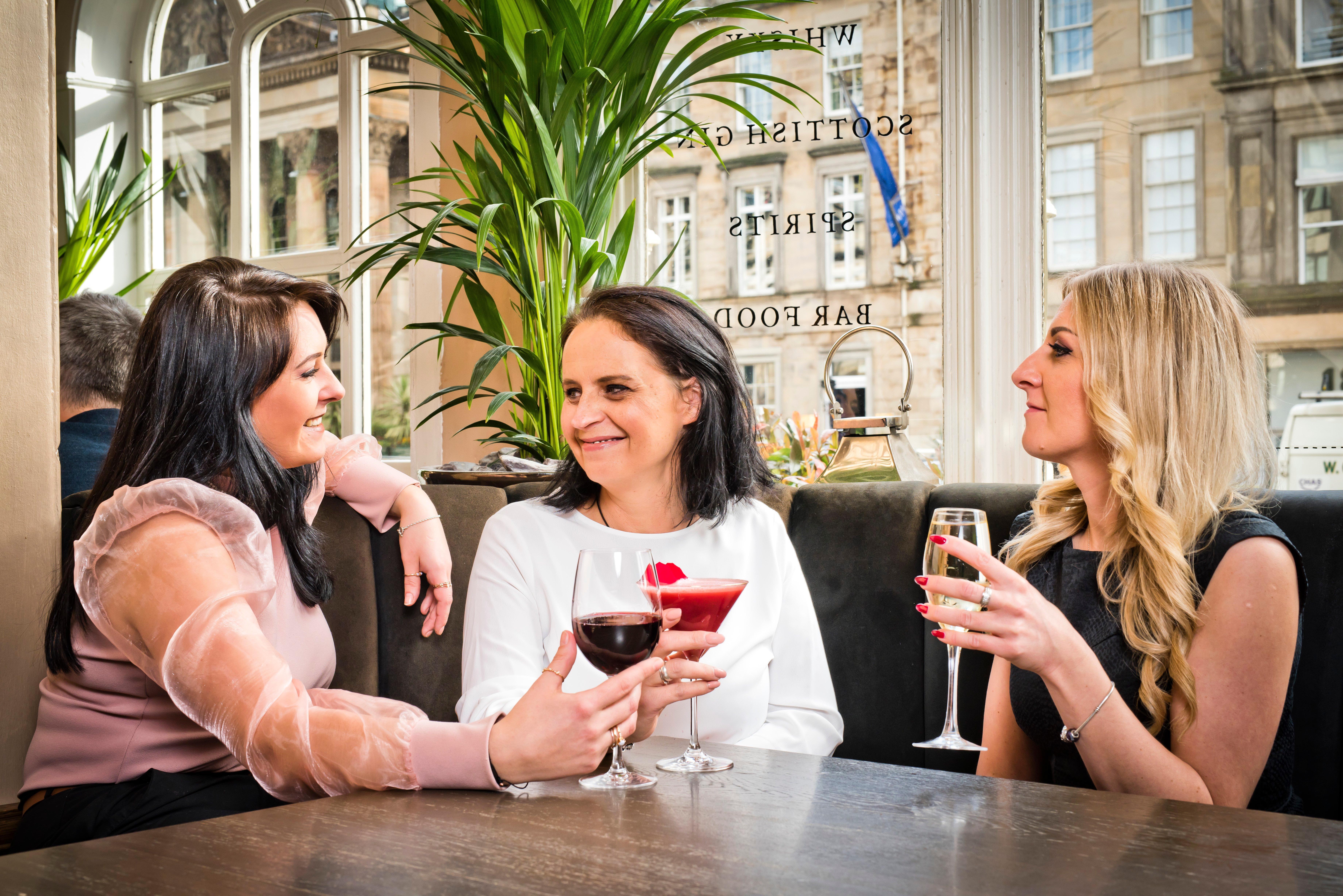 Hotel Intercontinental Edinburgh The George By Ihg Zewnętrze zdjęcie The 2019 hosts: (left to right) Victoria Swarovski, Mareile Höppner and Mareile Höppner