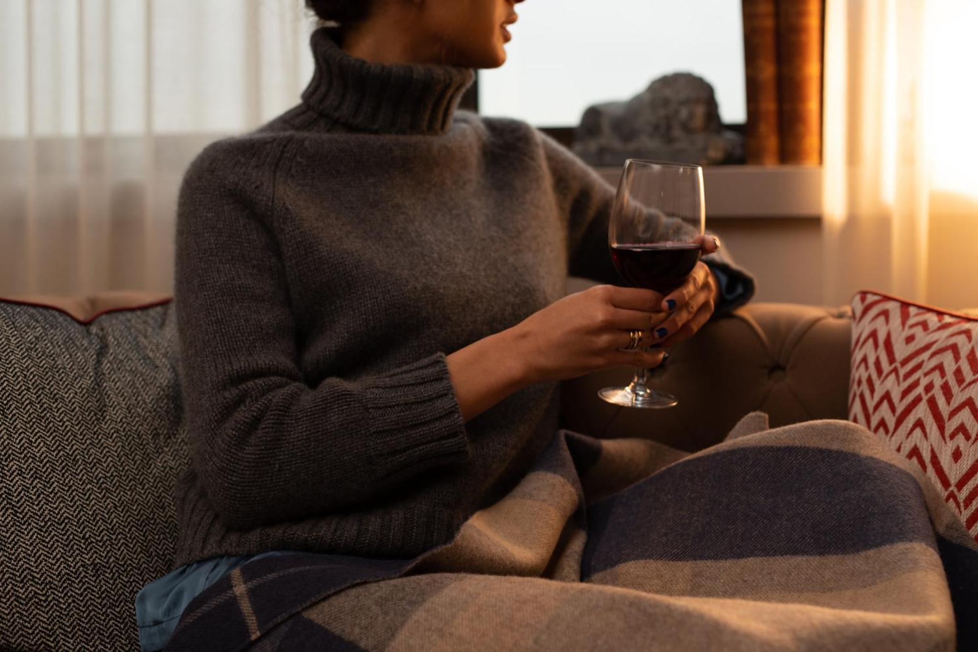 Hotel Intercontinental Edinburgh The George By Ihg Zewnętrze zdjęcie A woman wearing a turtleneck